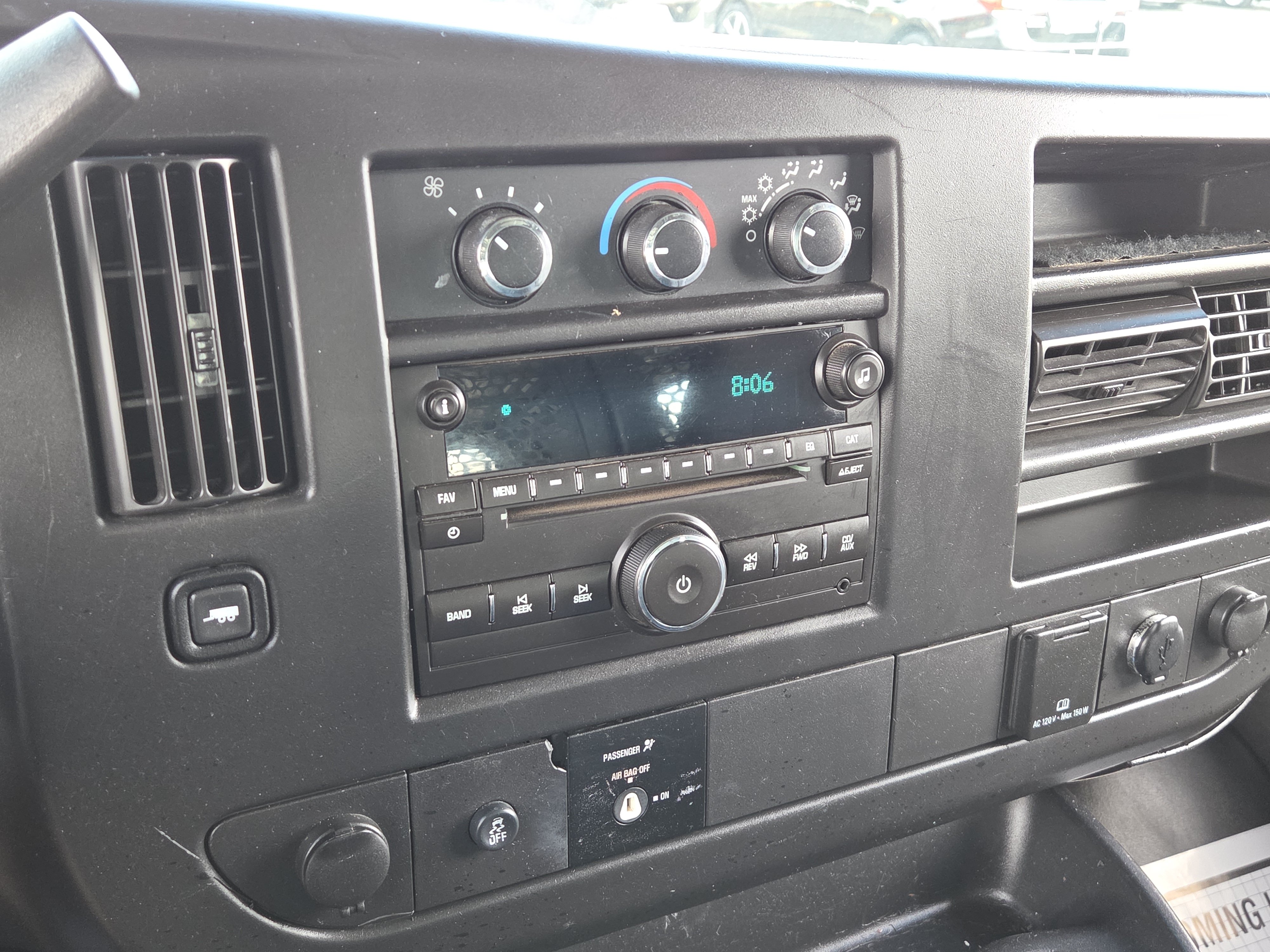 Used 2015 GMC Savana 2500 RWD image 12
