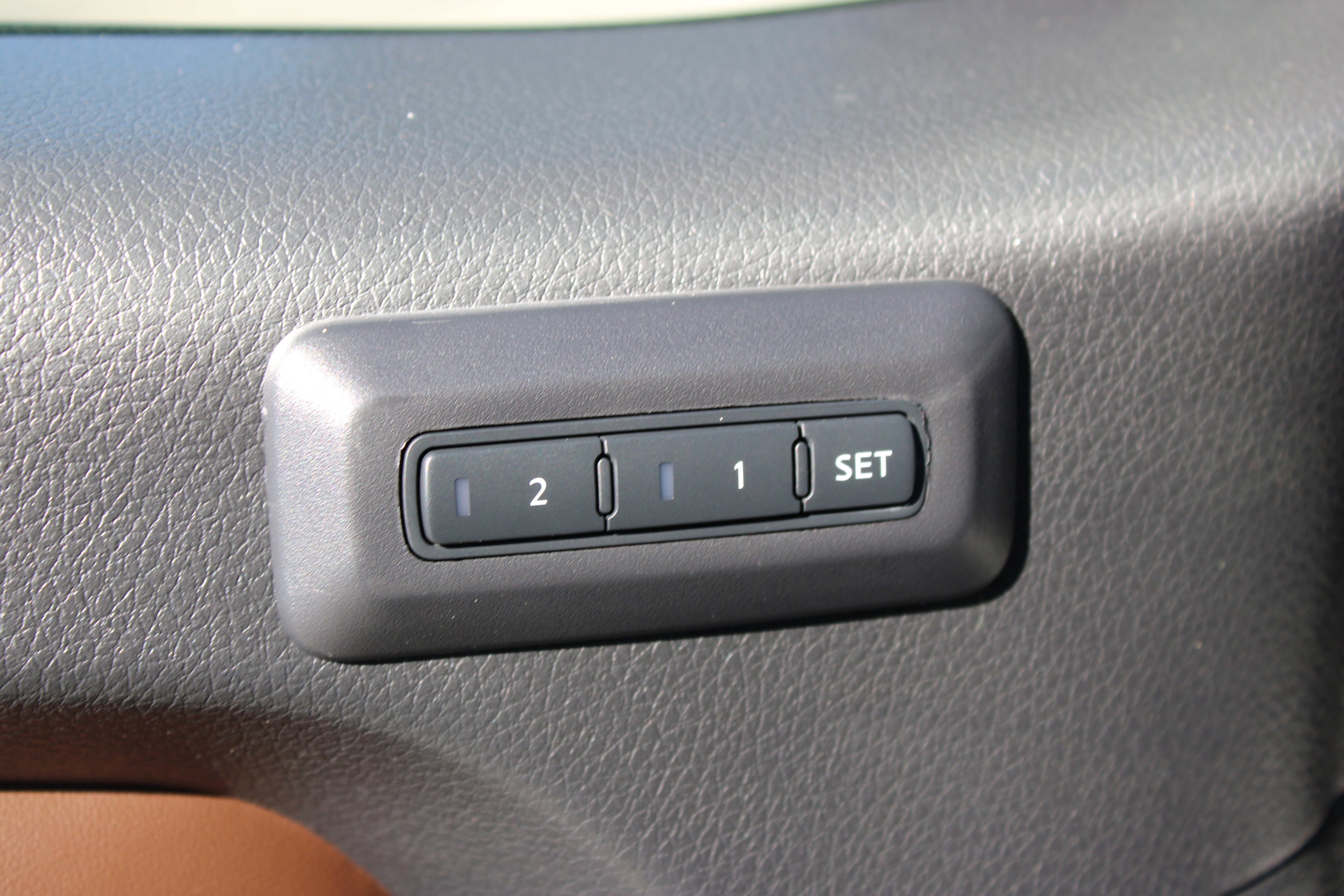 Certified 2023 Nissan Titan Platinum Reserve w/ Moonroof Package image 39