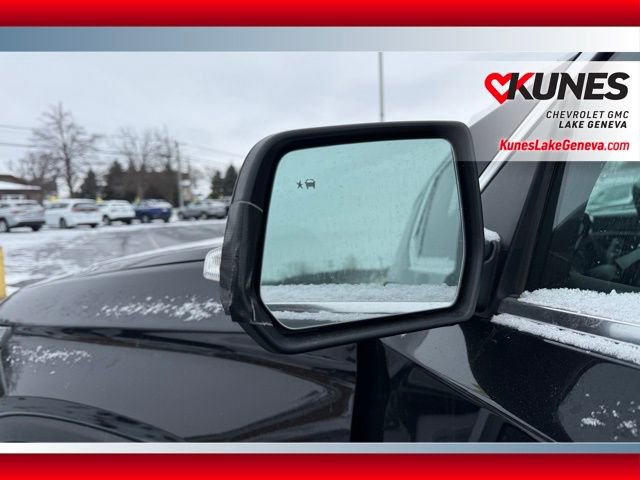 Used 2023 Chevrolet Traverse LT image 23