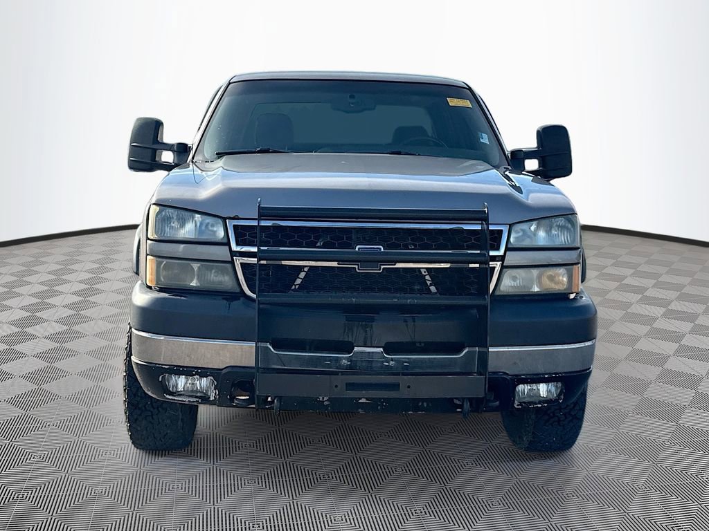 Used 2006 Chevrolet Silverado 2500 LT w/ Heavy-Duty Power Package image 2