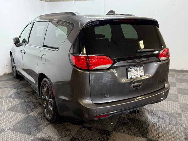 Used 2020 Chrysler Pacifica Limited image 8