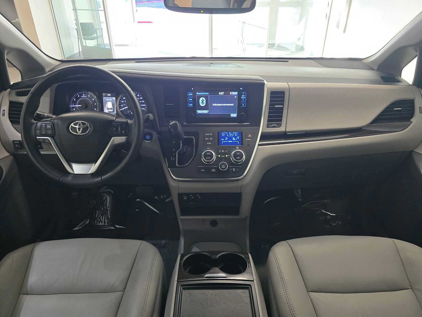 Used 2017 Toyota Sienna XLE FWD image 10