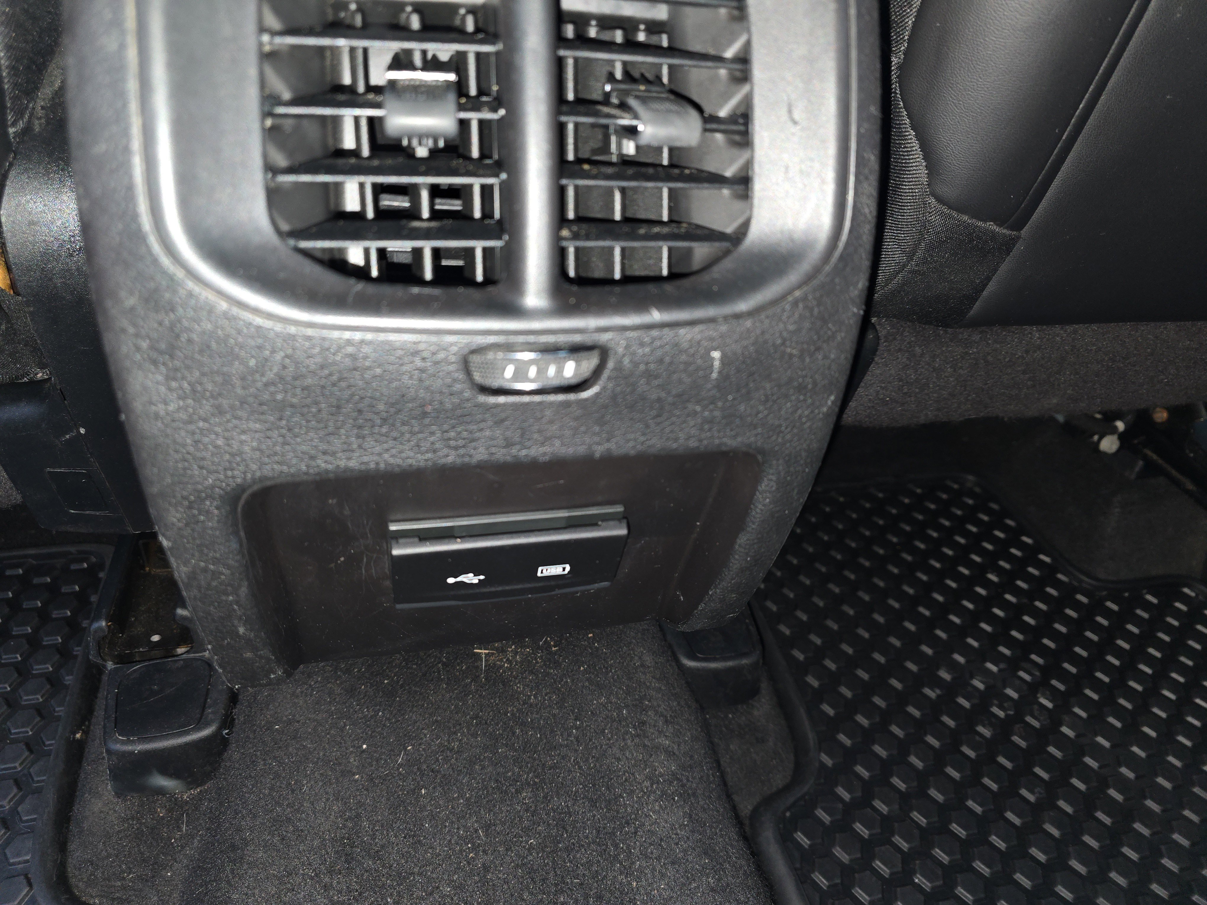 Used 2020 Jeep Cherokee Latitude Plus w/ Cold Weather Group image 14