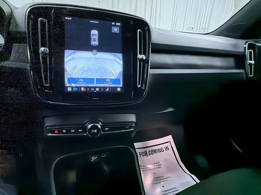 Used 2023 Volvo XC40 Recharge Ultimate image 18
