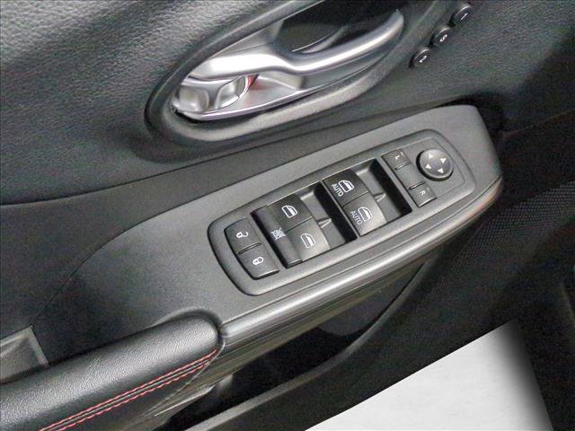 Used 2015 Jeep Cherokee Trailhawk w/ Comfort/Convenience Group image 11