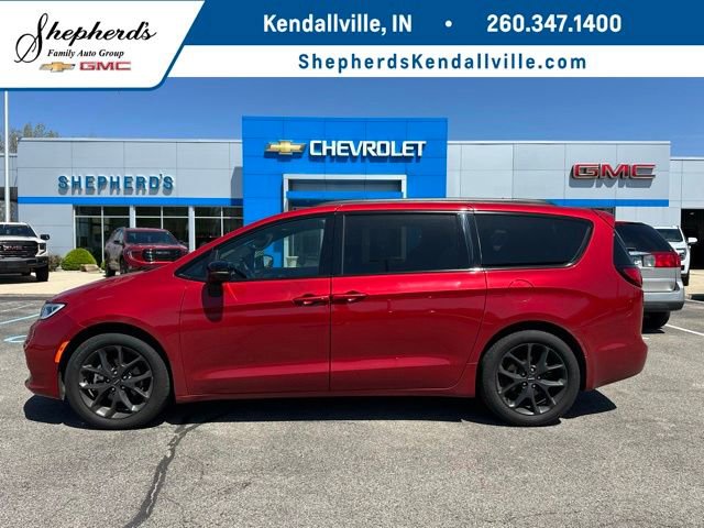 Used 2025 Chrysler Pacifica Limited