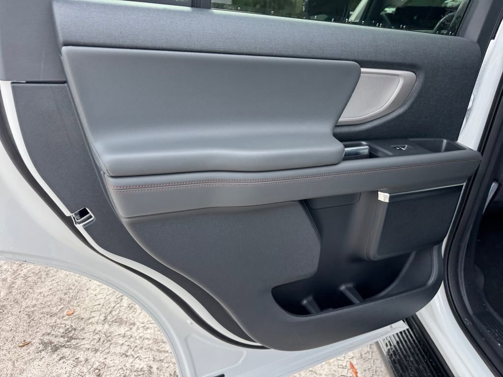 New 2025 Ford Expedition Active image 27