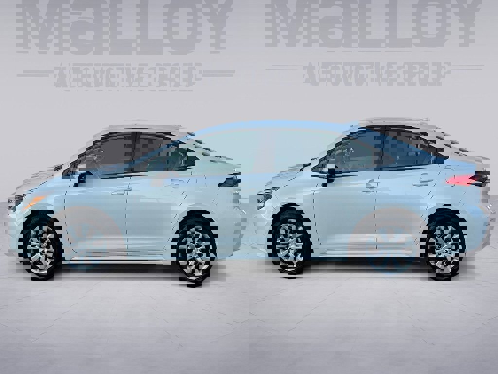 Used 2023 Toyota Corolla LE image 2