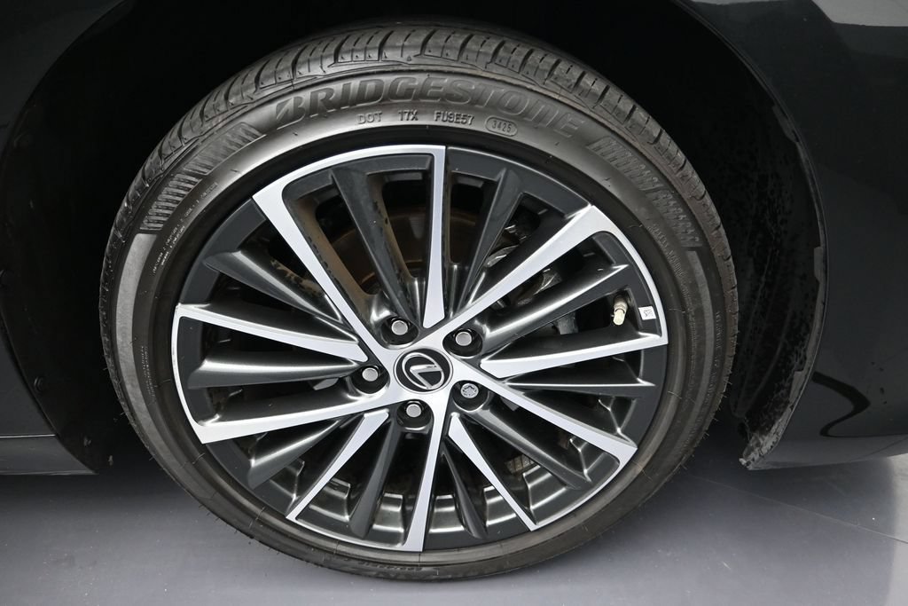 Used 2025 Lexus ES 300h w/ Premium Package FWD image 9