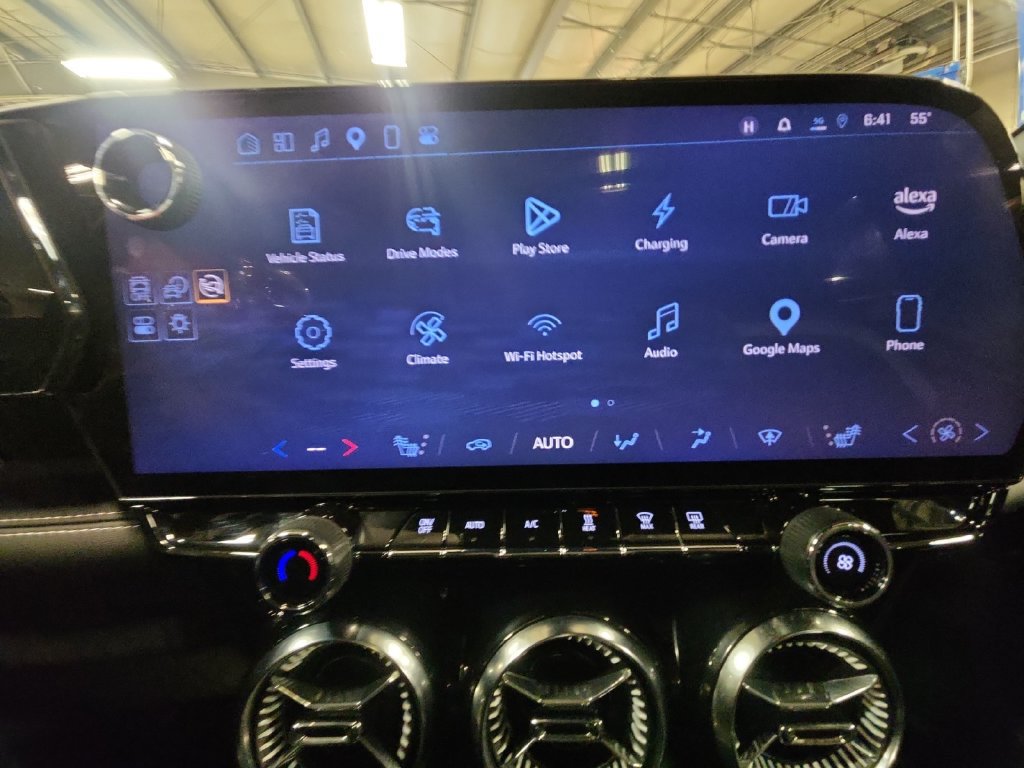 Used 2025 Chevrolet Blazer EV LT AWD/4WD image 19