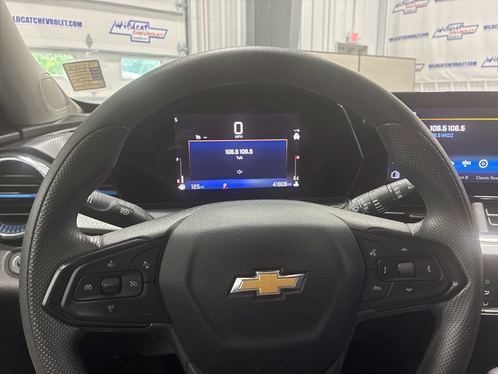 Used 2025 Chevrolet Trax LT FWD image 18