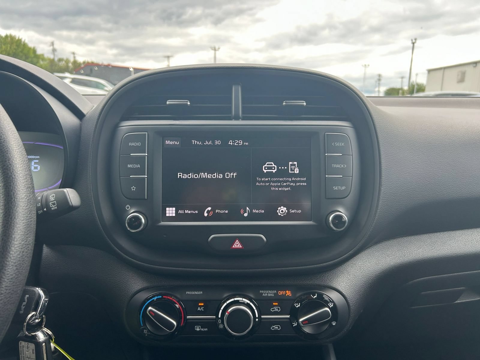 Used 2025 Kia Soul LX w/ LX Technology Package FWD image 17
