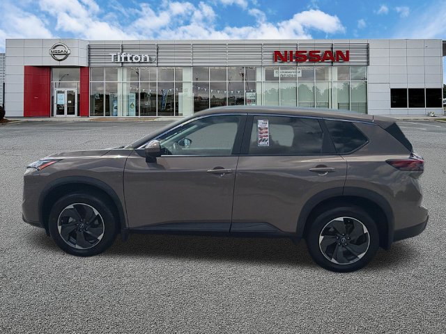 Used 2024 Nissan Rogue SV w/ SV Premium Package FWD image 4
