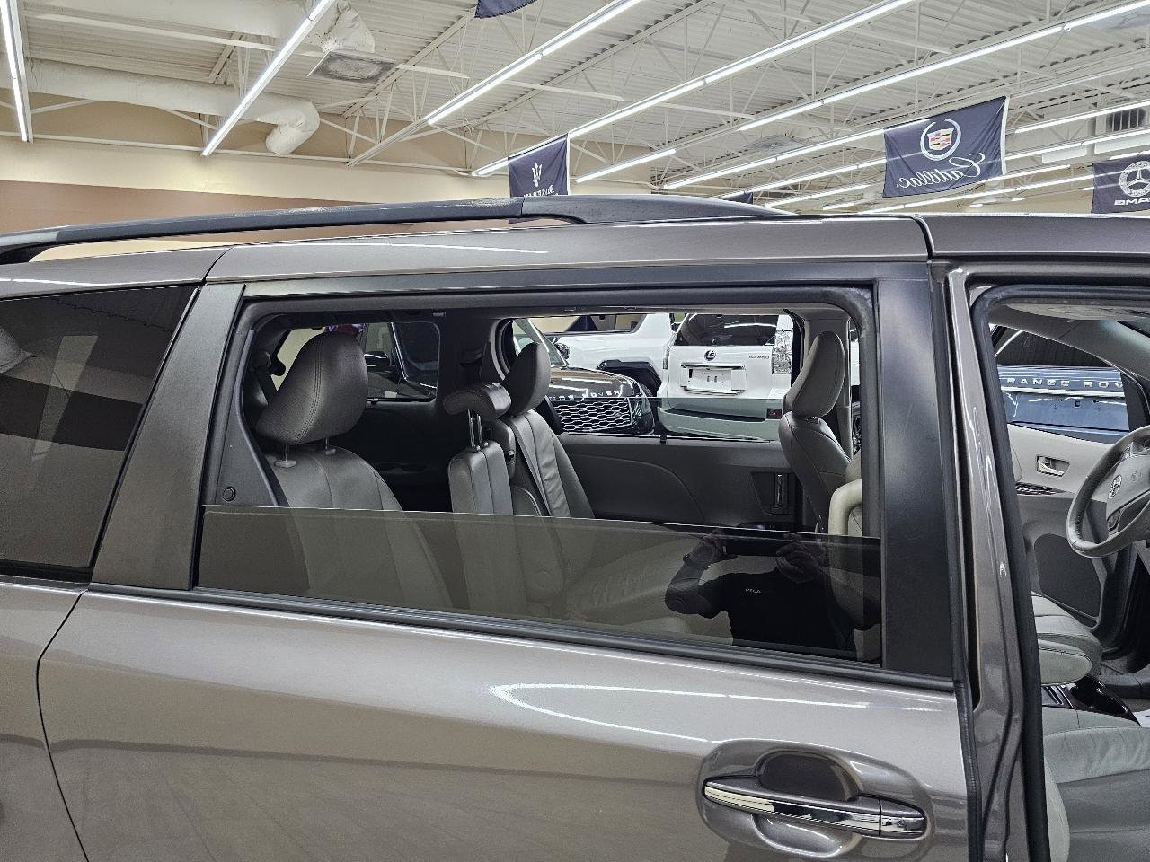 Used 2013 Toyota Sienna XLE image 46