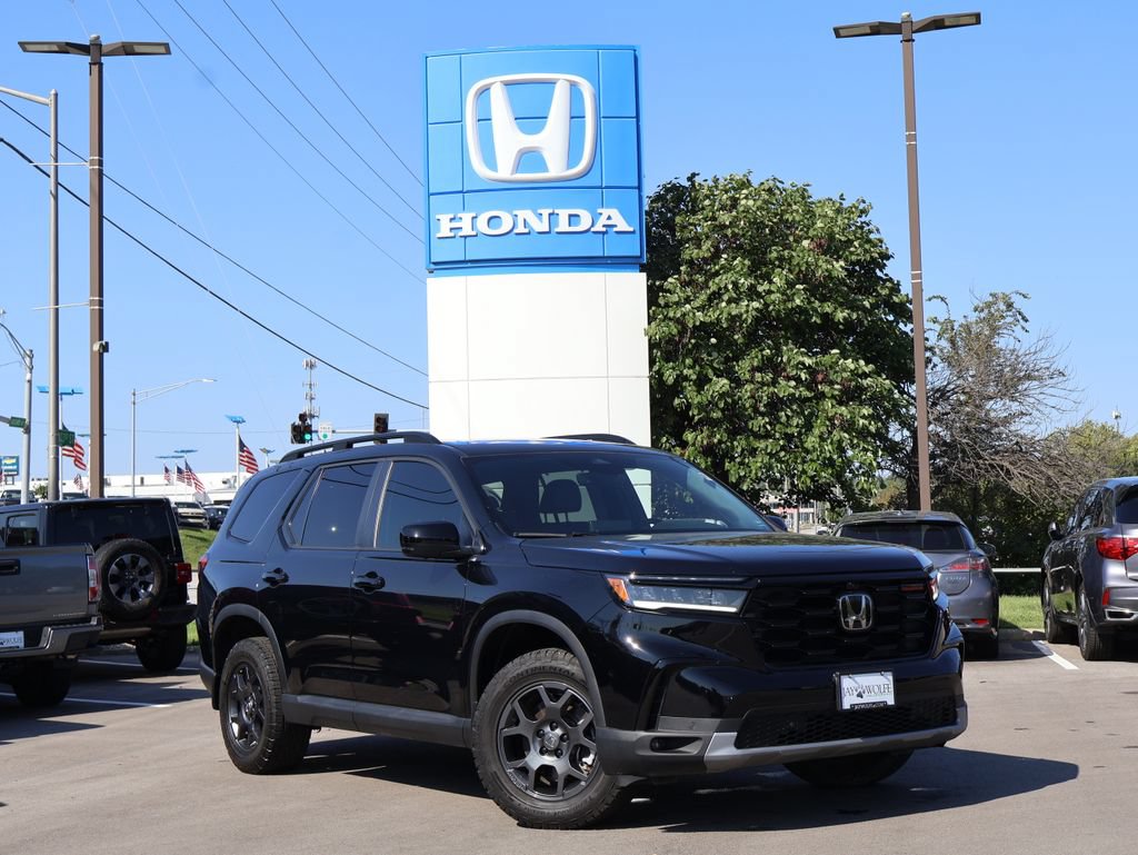 Certified 2025 Honda Pilot TrailSport image 1