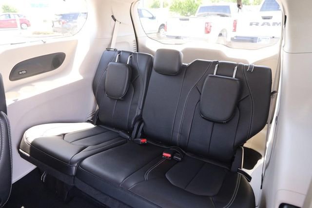 Used 2023 Chrysler Pacifica Touring-L w/ Uconnect Theater Family Group AWD/4WD image 11
