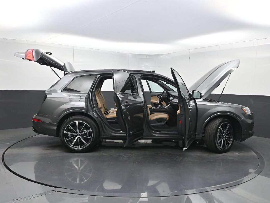 Used 2023 Audi Q7 3.0T Premium Plus AWD/4WD image 38
