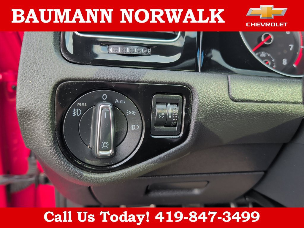 Used 2021 Volkswagen GTI SE FWD image 23