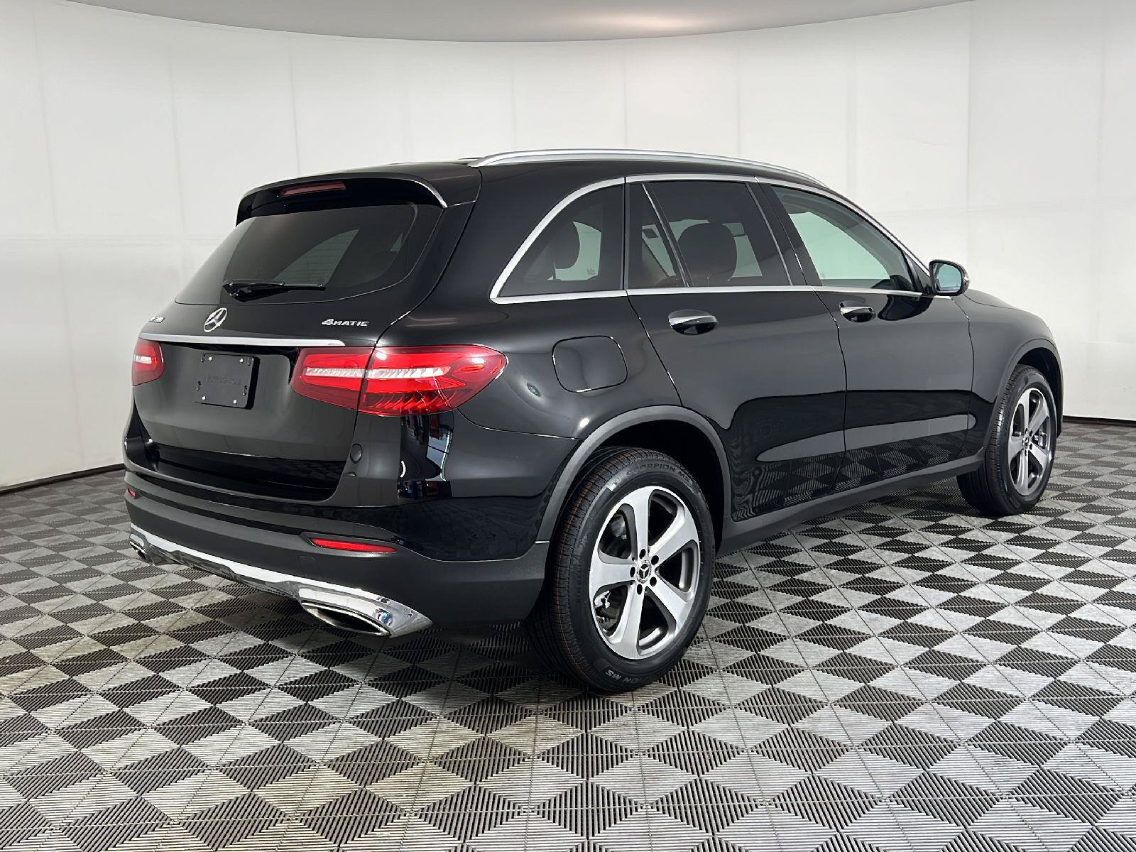 Used 2019 Mercedes-Benz GLC 300 4MATIC image 5