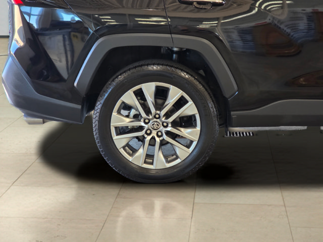 Used 2025 Toyota RAV4 Limited AWD/4WD image 32