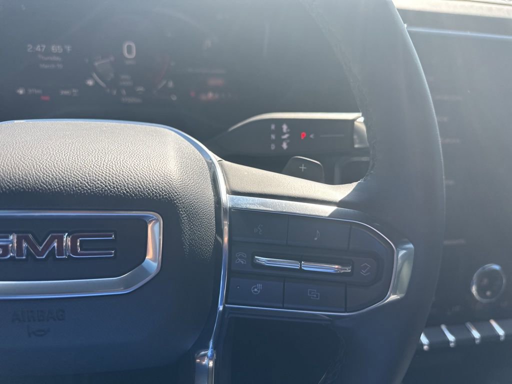 Used 2025 GMC Acadia Elevation w/ Elevation Premium Package image 9