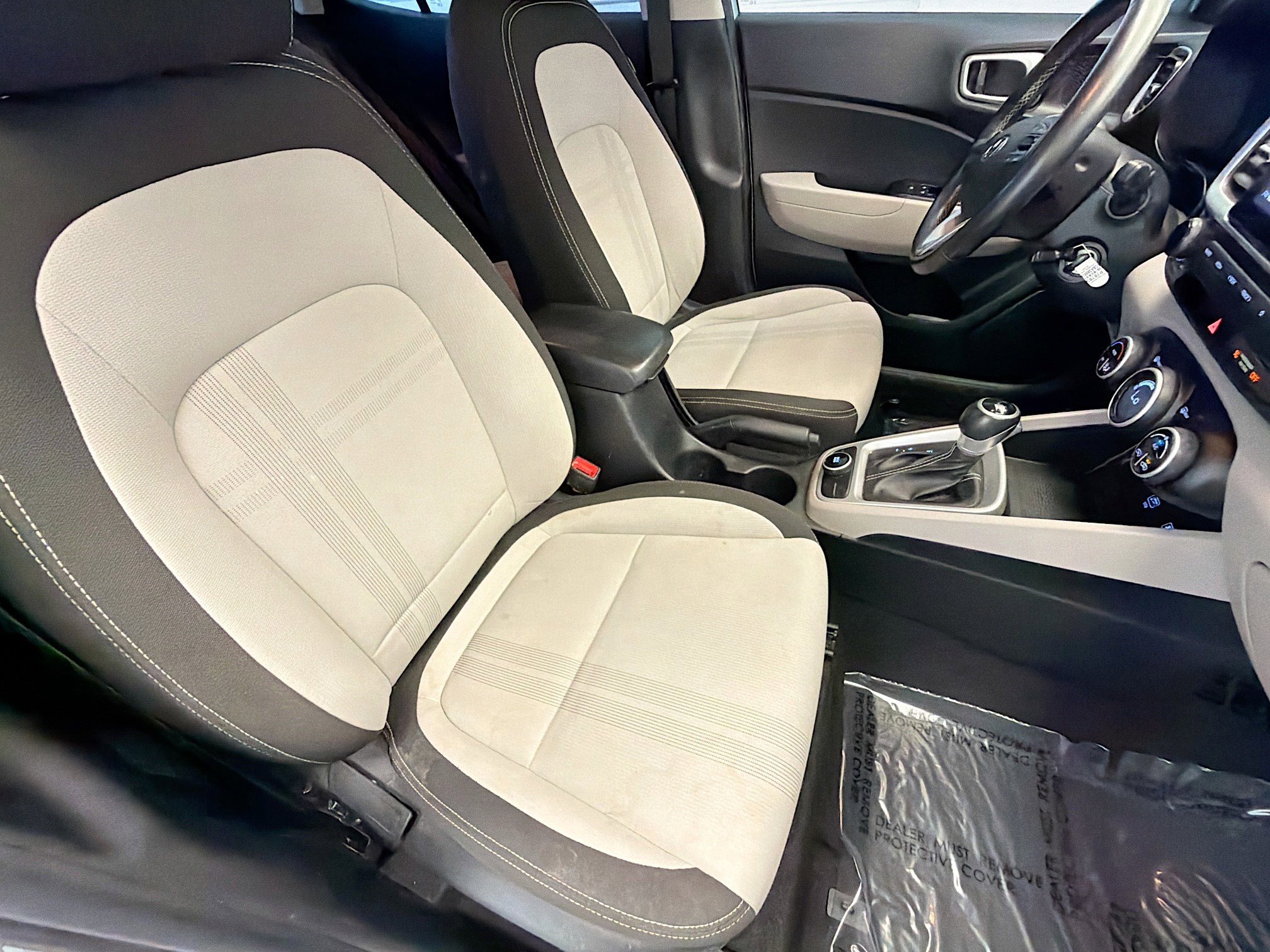 Used 2021 Hyundai Venue SEL FWD image 15