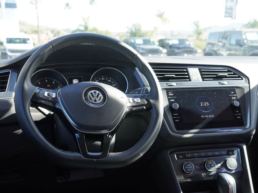 Used 2020 Volkswagen Tiguan SE w/ Panoramic Sunroof Package image 29