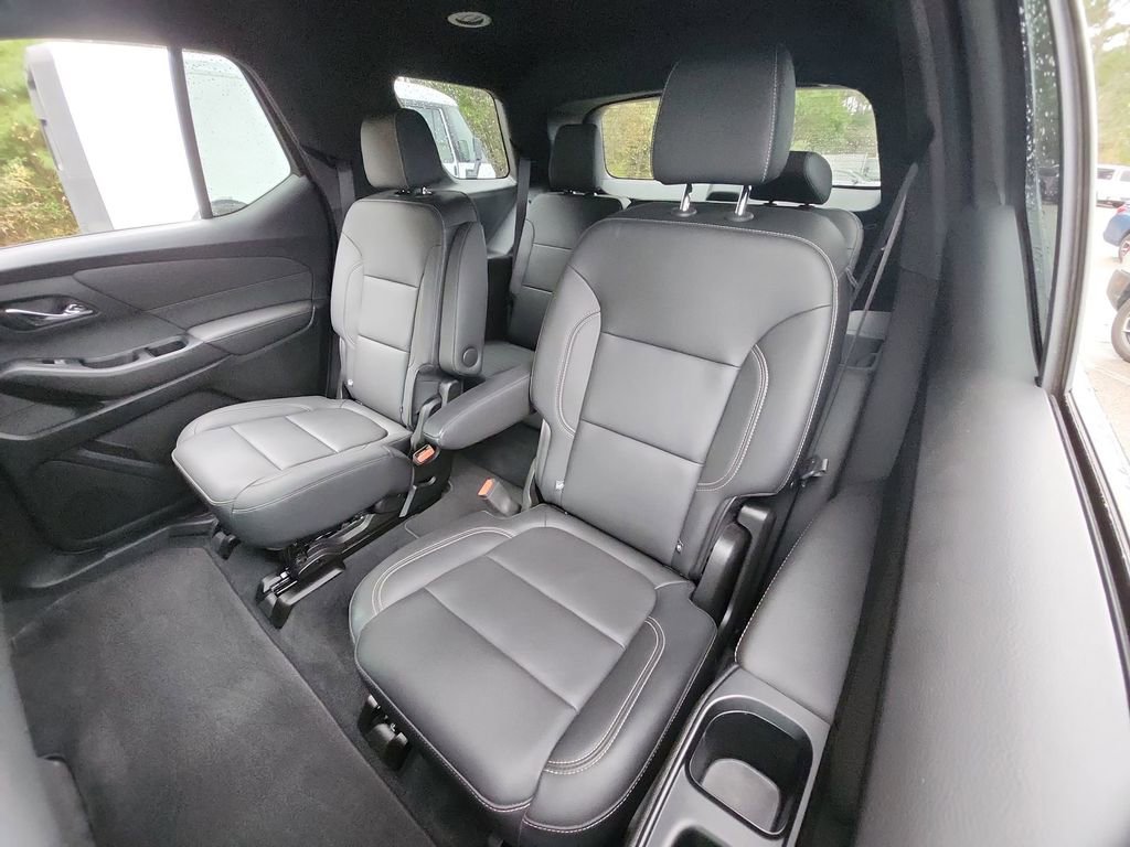 Used 2023 Chevrolet Traverse LT w/ Midnight/Sport Edition image 28