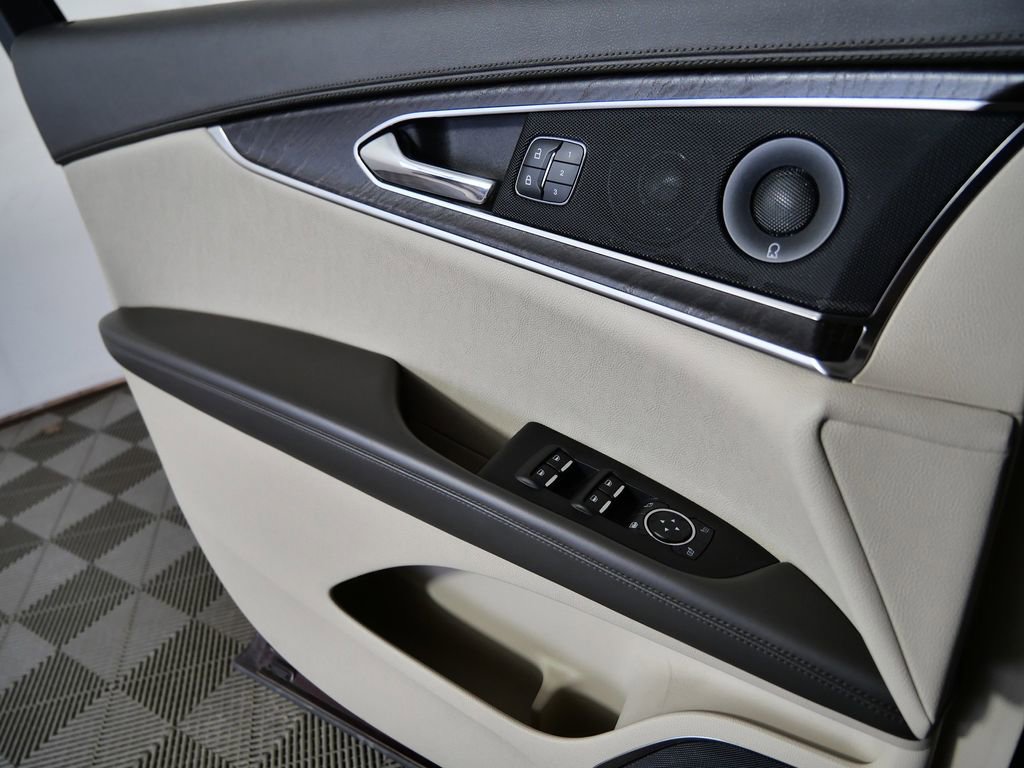 Certified 2019 Lincoln Nautilus Select image 28