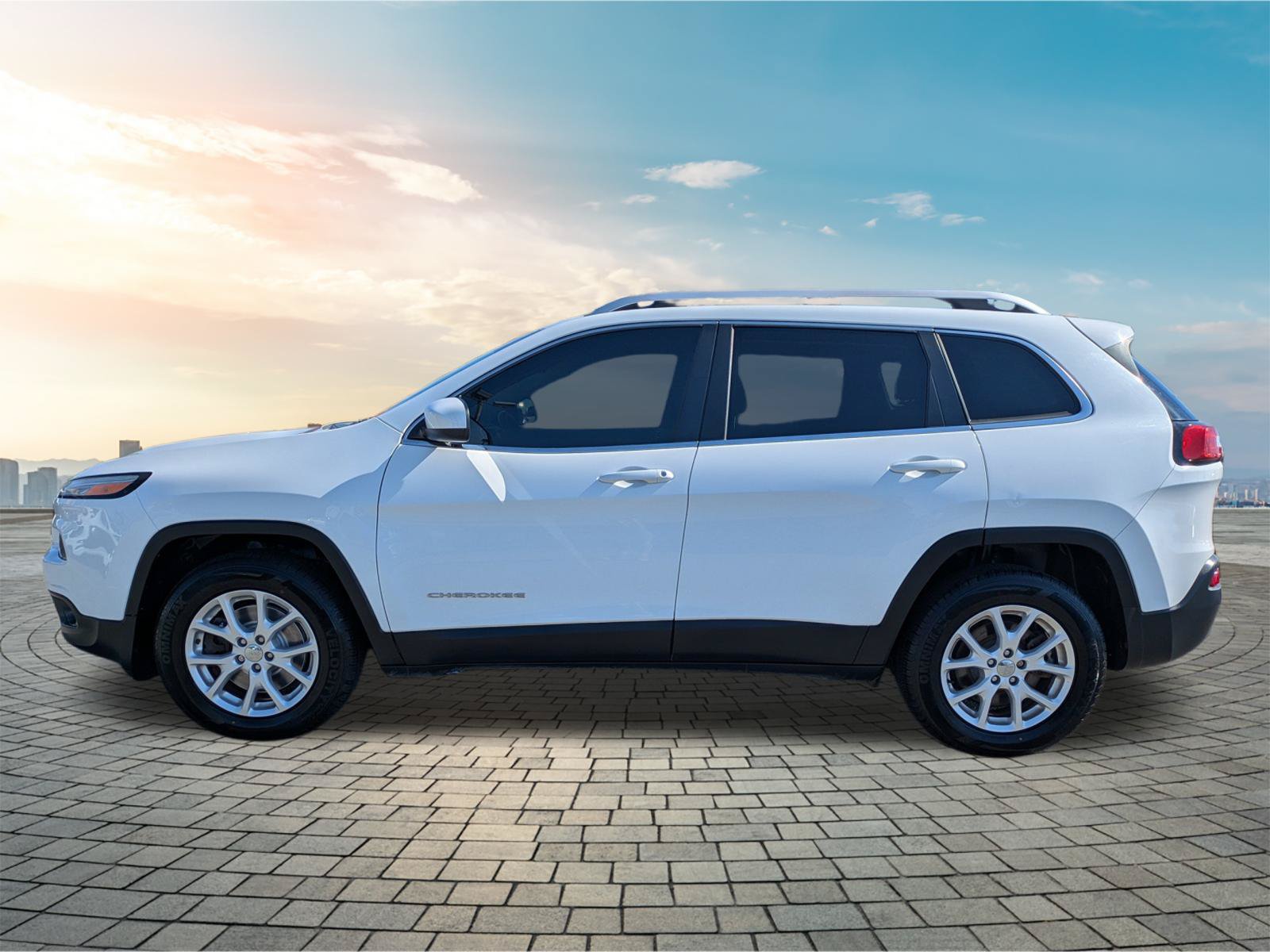 Used 2015 Jeep Cherokee Latitude w/ Cold Weather Group AWD/4WD image 8