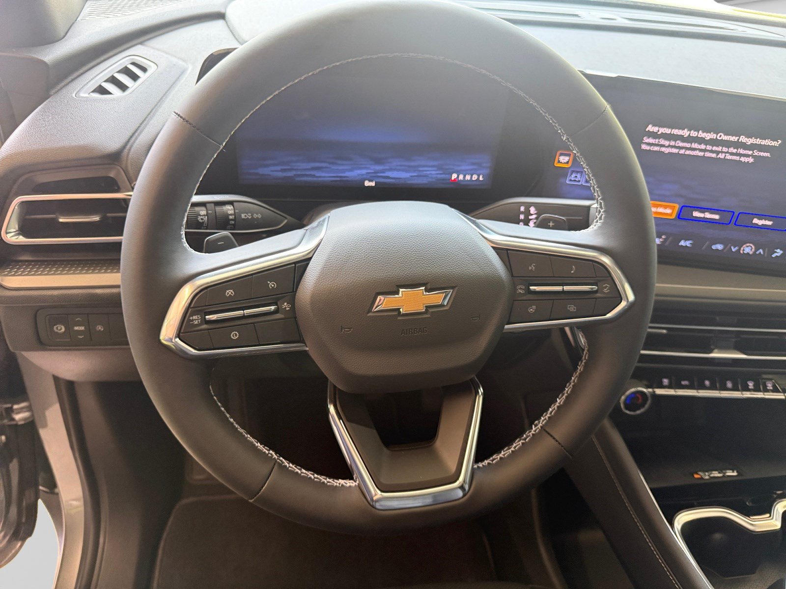 New 2027 Chevrolet Traverse LT w/ Sun and Wheel Package FWD image 23