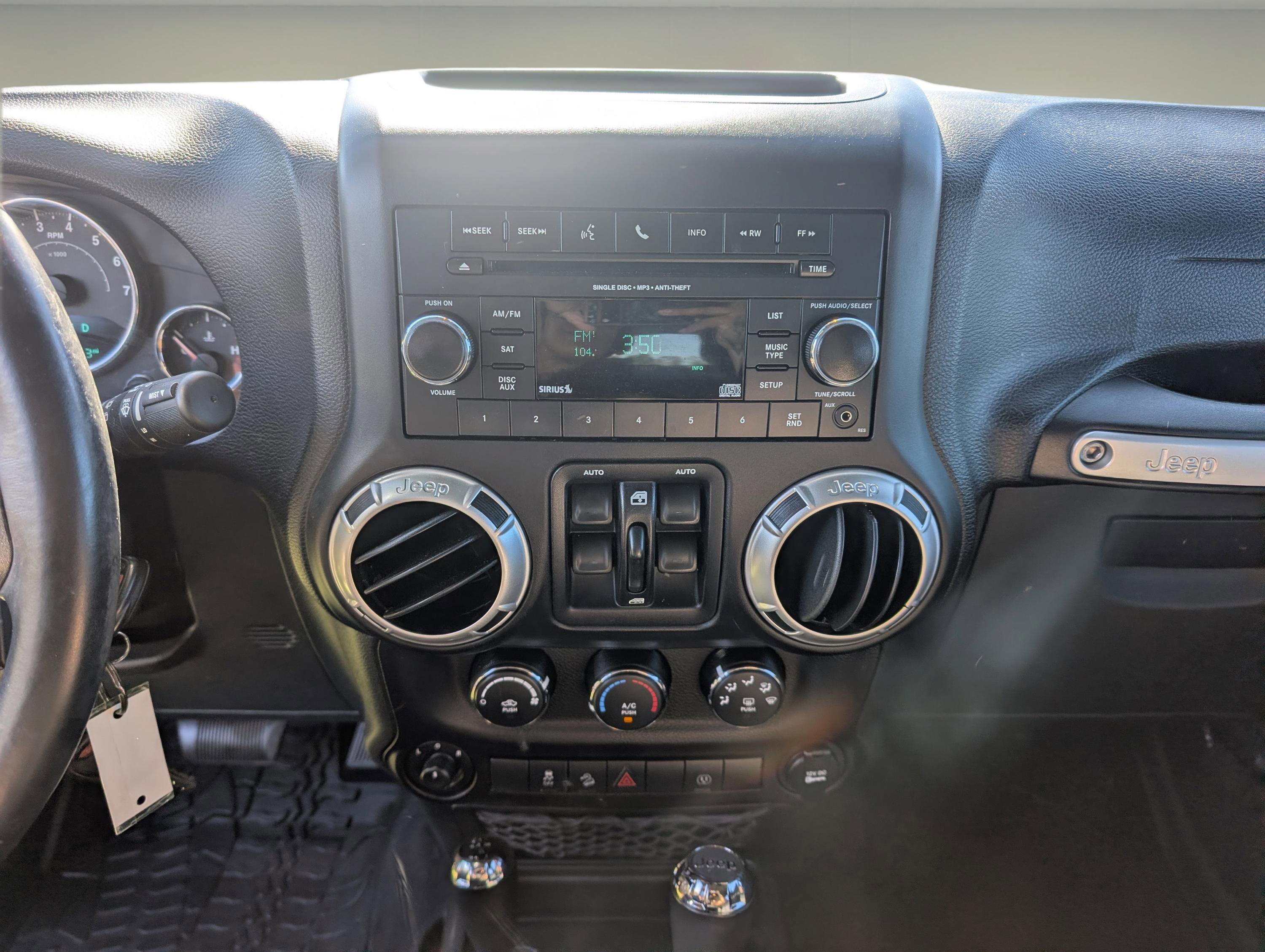 Used 2017 Jeep Wrangler Unlimited Sahara w/ Connectivity Group image 13