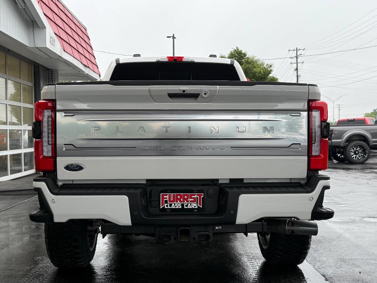 Used 2024 Ford F350 Platinum w/ FX4 Off-Road Package image 4