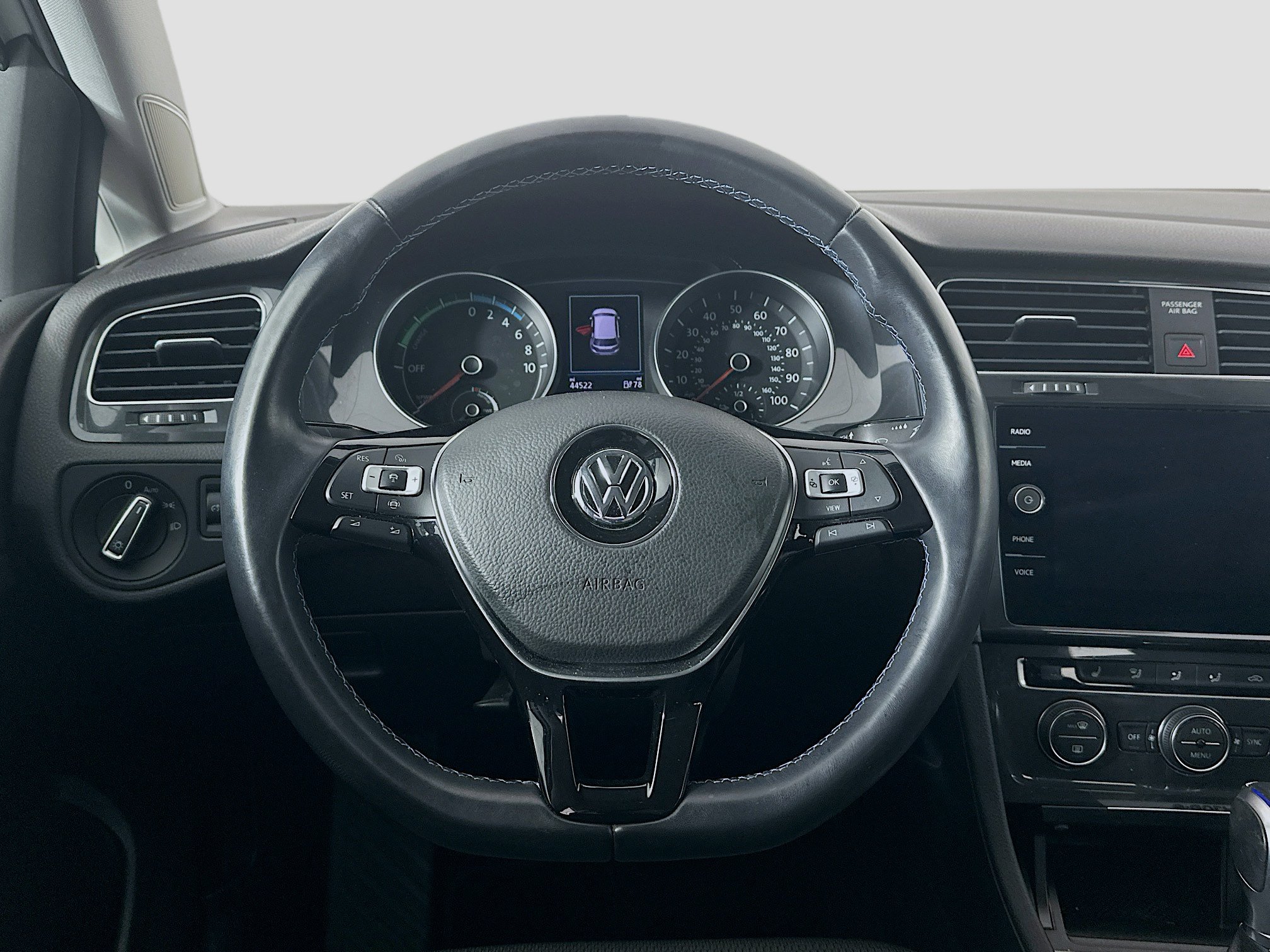 Used 2019 Volkswagen e-Golf SE w/ Driver Assistance Package FWD image 18