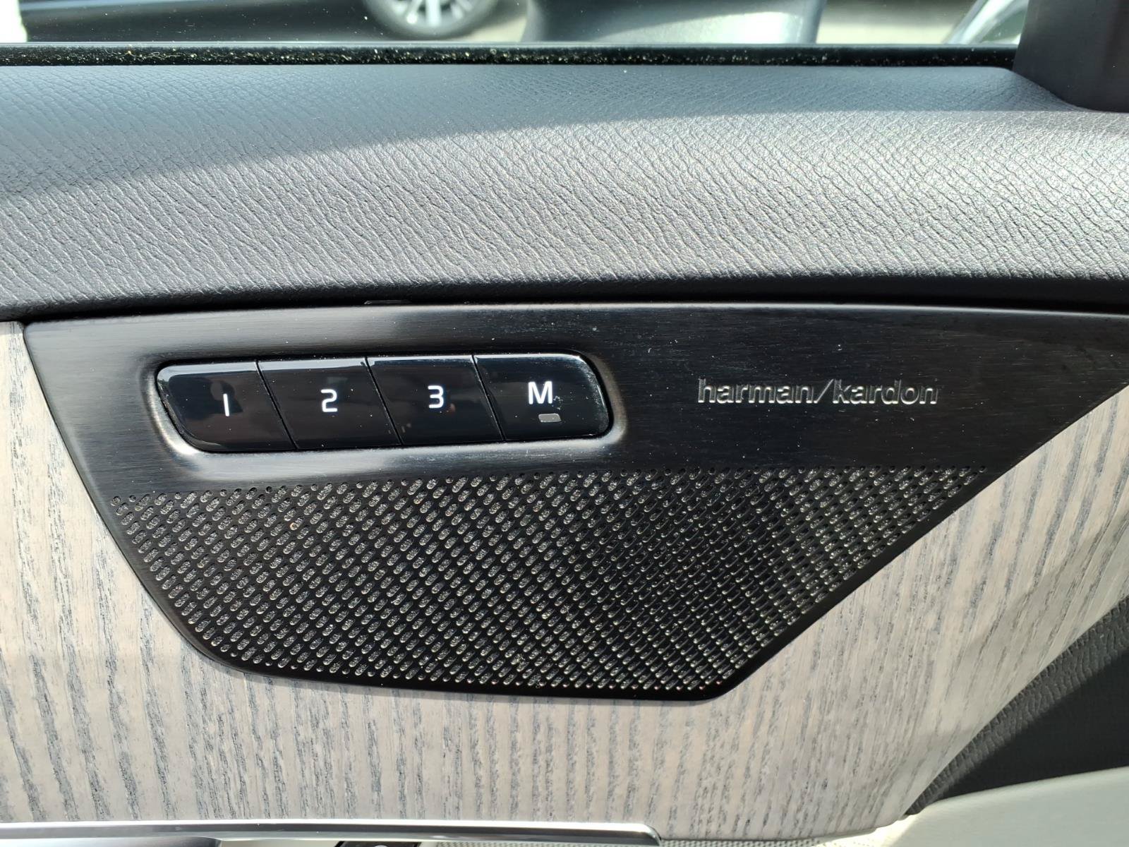 Certified 2024 Volvo XC90 B5 Plus AWD/4WD image 17