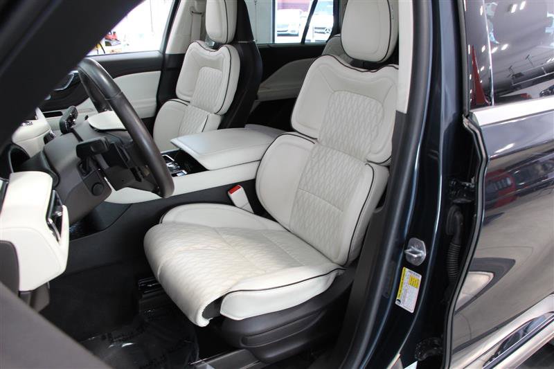 Used 2023 Lincoln Aviator Black Label w/ Class IV Trailer Tow Package image 14