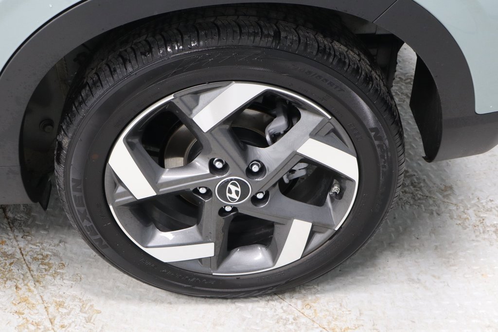 Certified 2025 Hyundai Venue SEL image 18