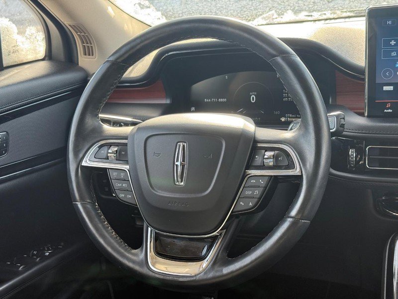 Used 2023 Lincoln Nautilus Reserve image 15