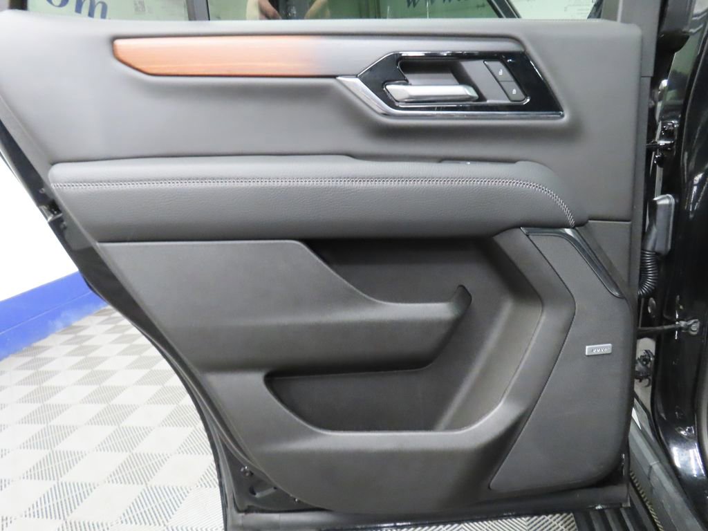 Used 2025 GMC Yukon Denali w/ Sun & Power Step Package image 55