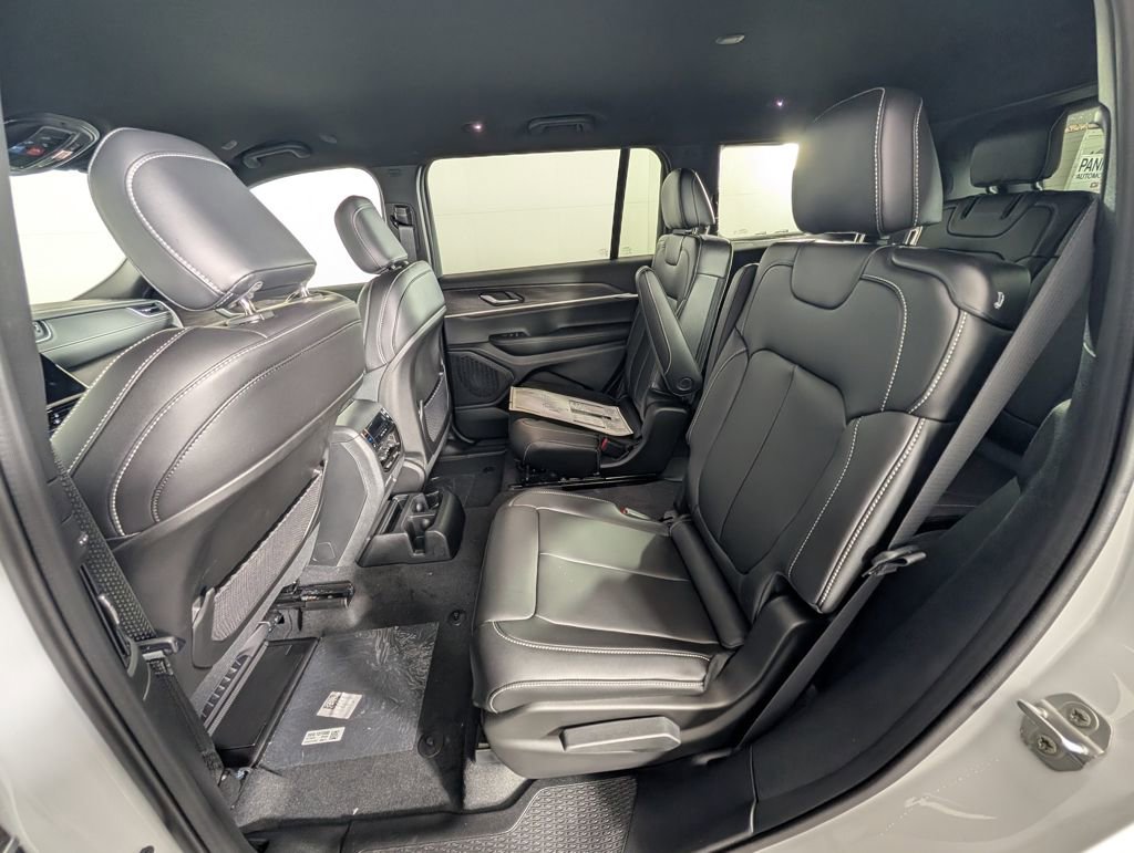 New 2025 Jeep Grand Cherokee L Limited image 32