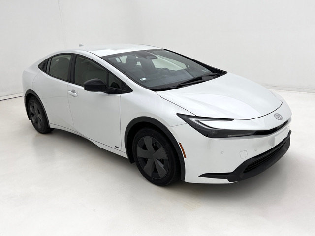 Used 2024 Toyota Prius LE AWD/4WD image 2