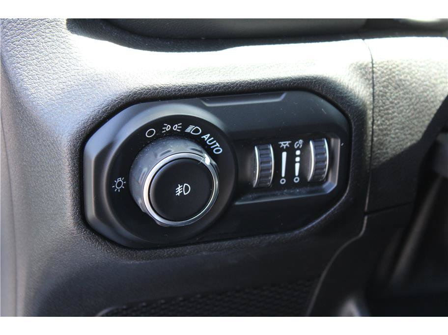 Used 2020 Jeep Wrangler Unlimited Sahara AWD/4WD image 15