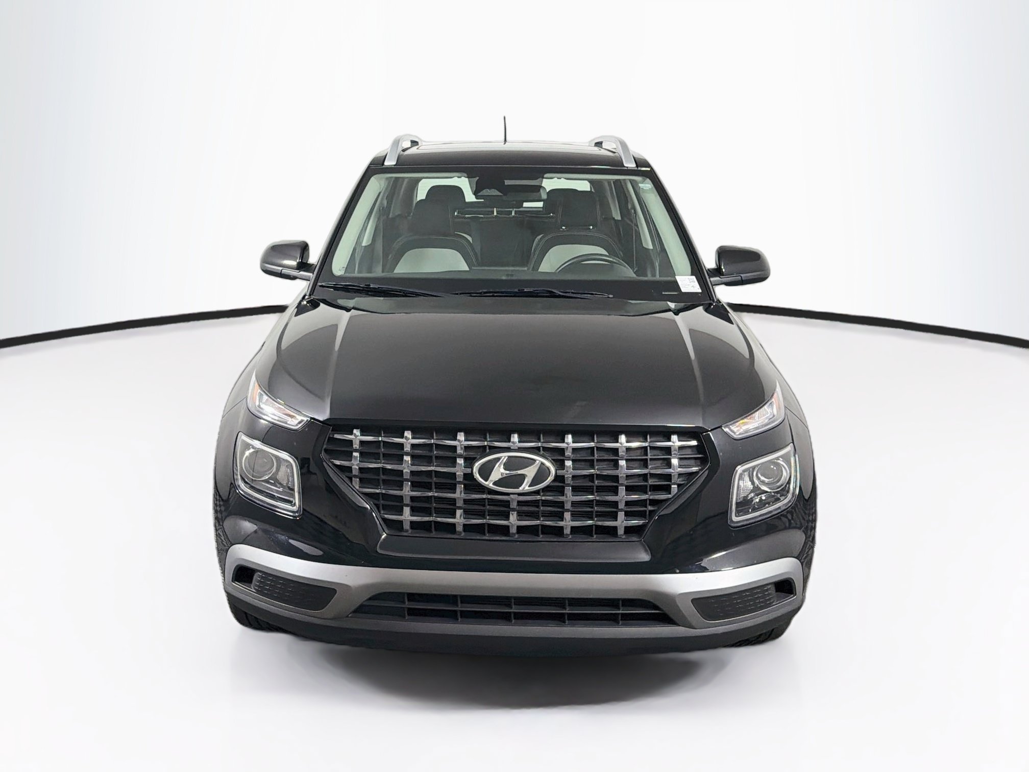 Used 2025 Hyundai Venue SEL FWD image 2