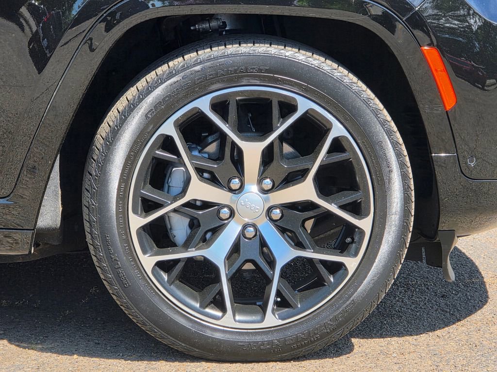 Used 2023 Jeep Grand Cherokee Summit AWD/4WD image 28
