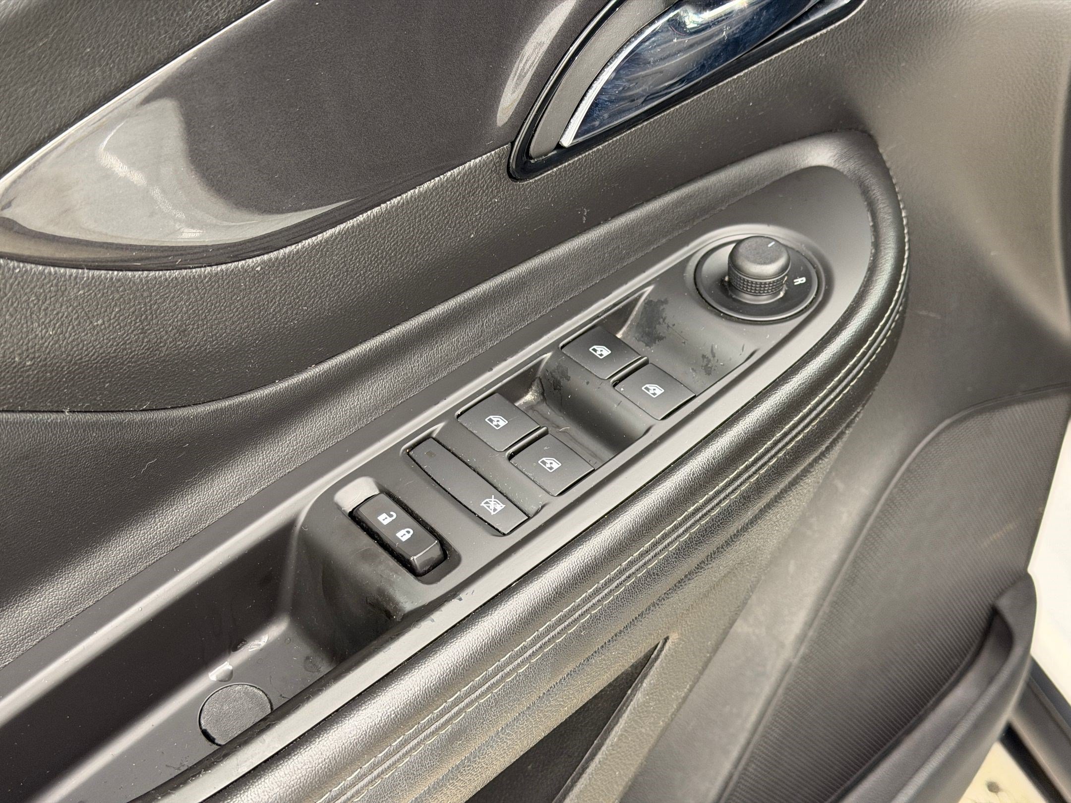 Used 2019 Buick Encore Sport Touring FWD image 20
