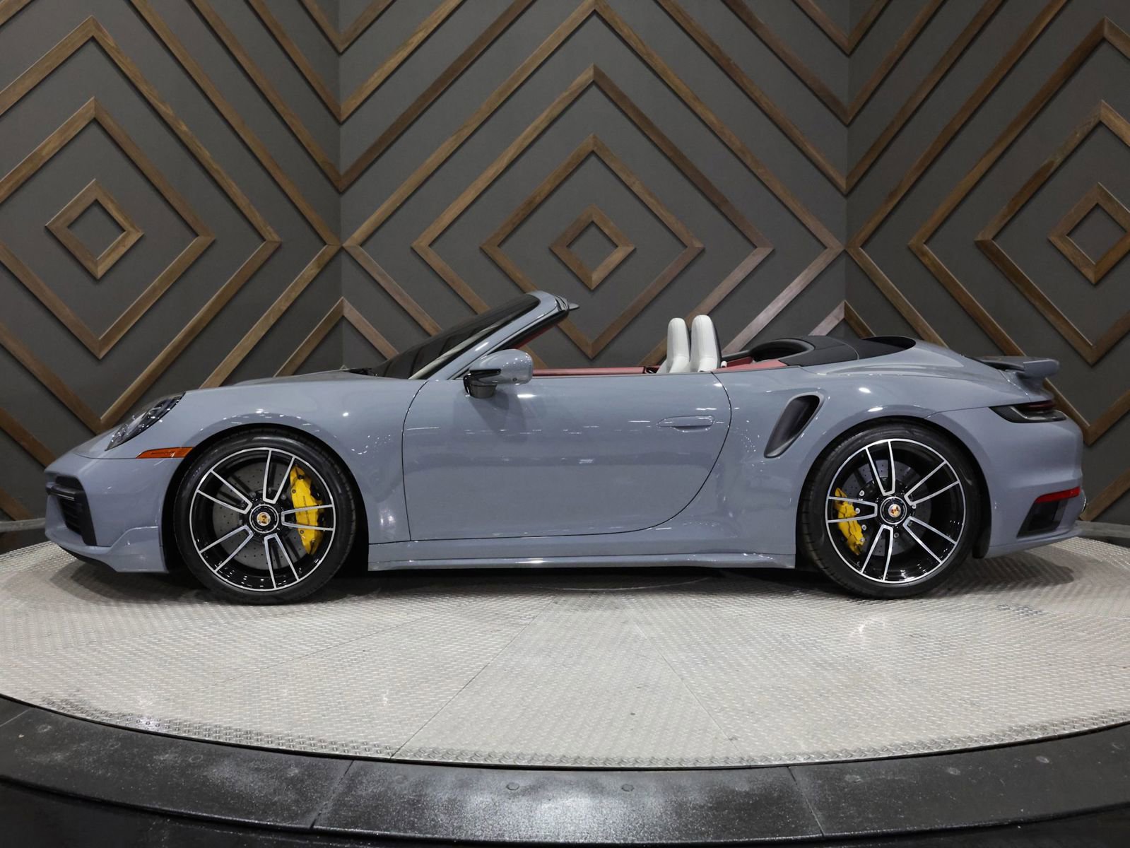 Used 2025 Porsche 911 Turbo S image 3