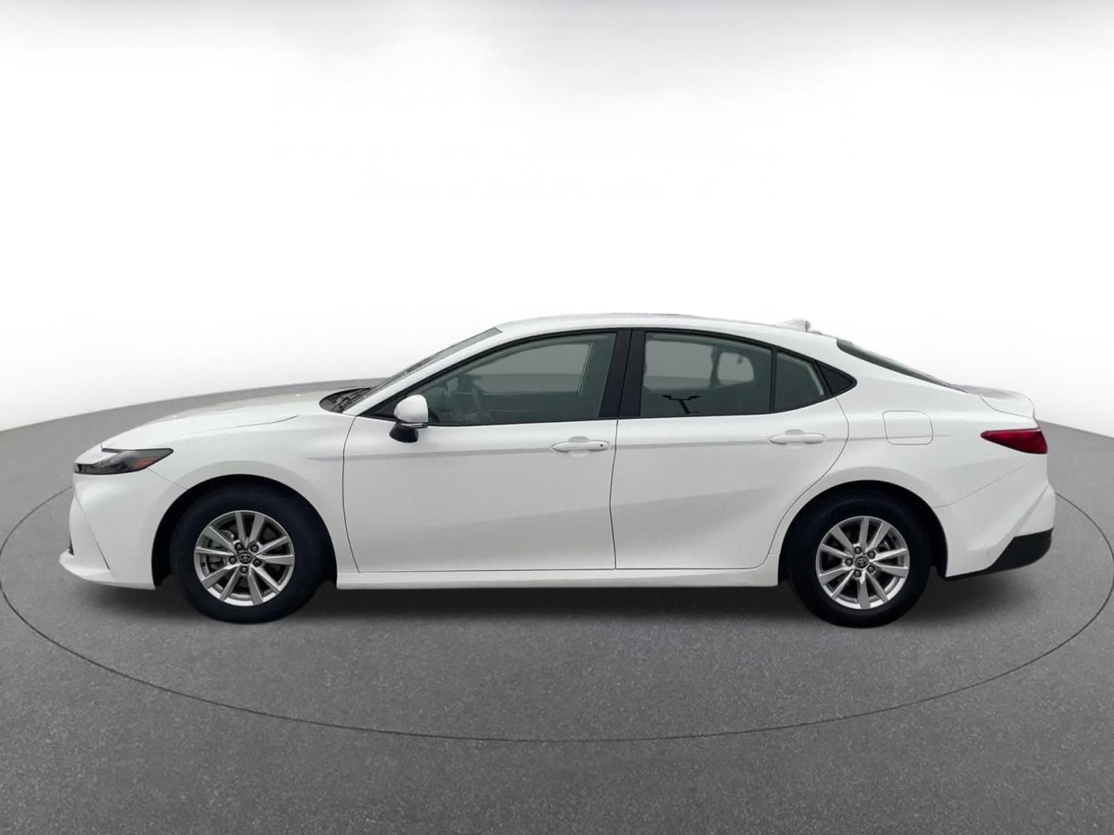 Used 2025 Toyota Camry LE image 9