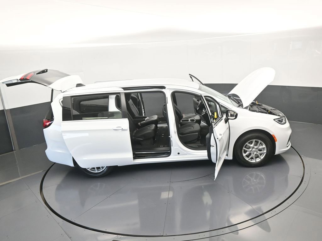 Used 2025 Chrysler Pacifica Select FWD image 65