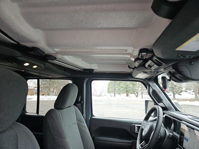 Used 2025 Jeep Wrangler Willys image 13