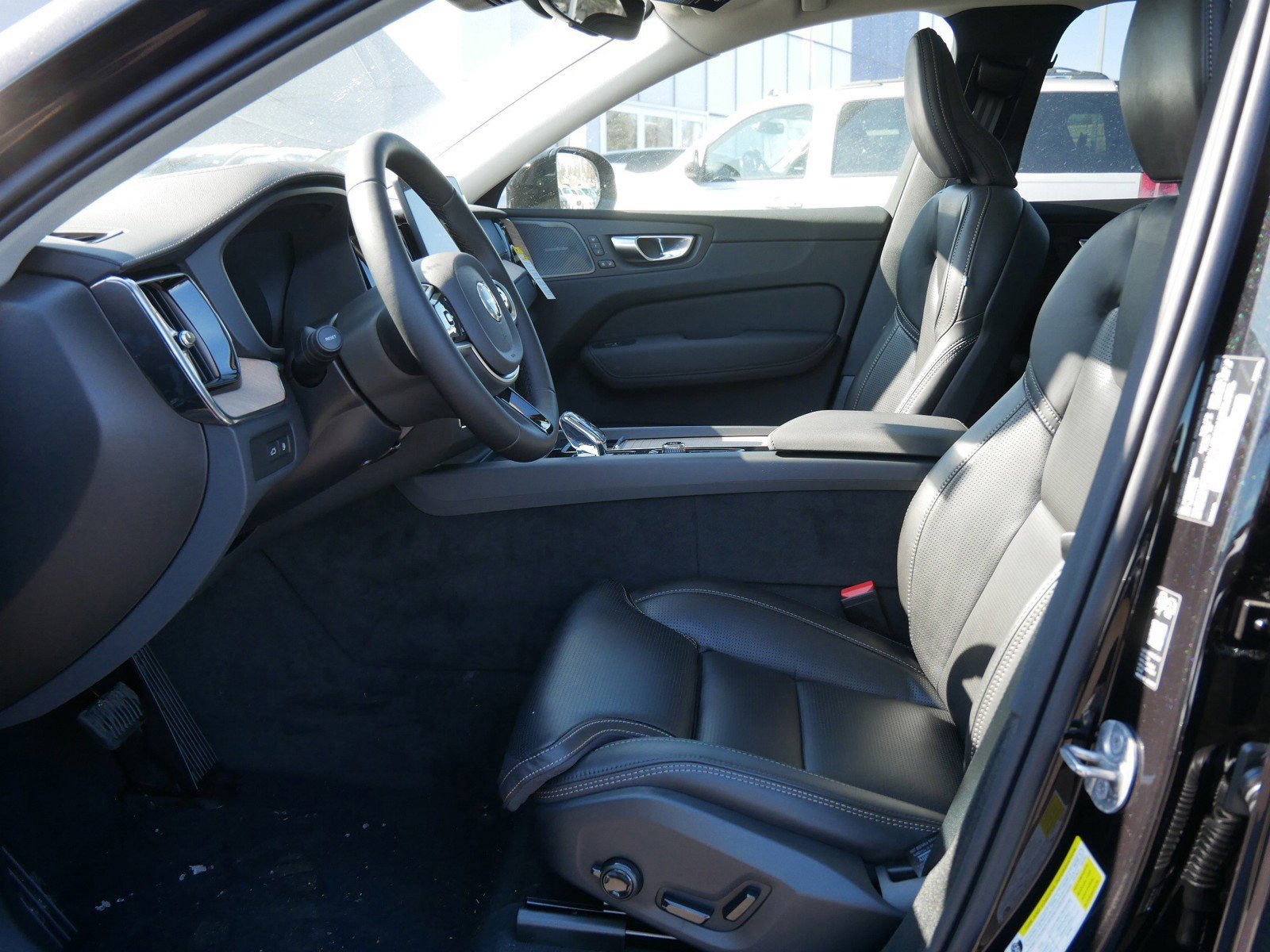 New 2026 Volvo XC60 T8 Ultra w/ Protection Package Premier image 5